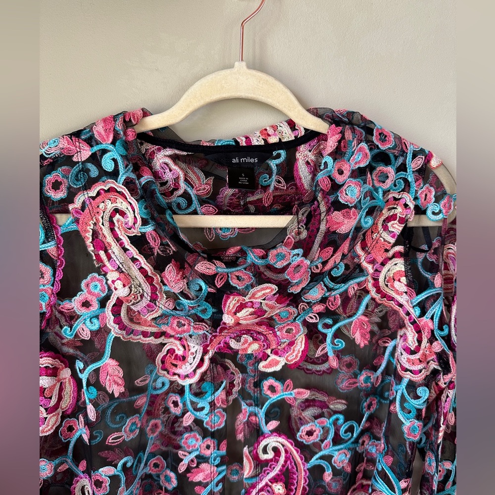 Ali Miles Paisley Sheer Embroidered Top Size S - Picture 3 of 8
